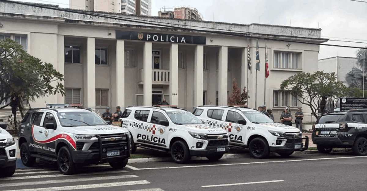 Deu Ruim! Motoca "cheio da birita" bate em carro de PM e acaba em cana em Araçatuba