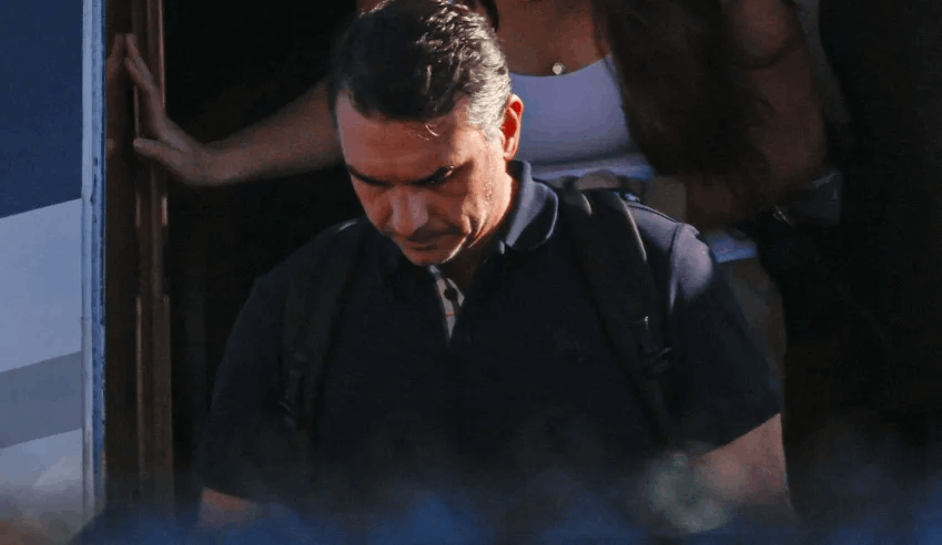 Fuga do Brasil: Imprensa internacional repercute viagem escondida de Flávio Bolsonaro para os EUA