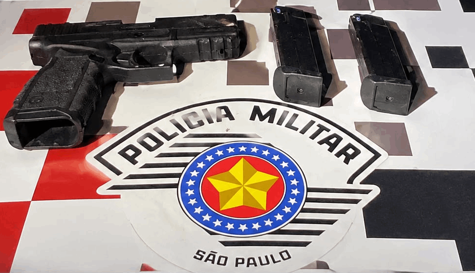Deu ruim na vicinal! PM apreende pistola com motorista de Hilux