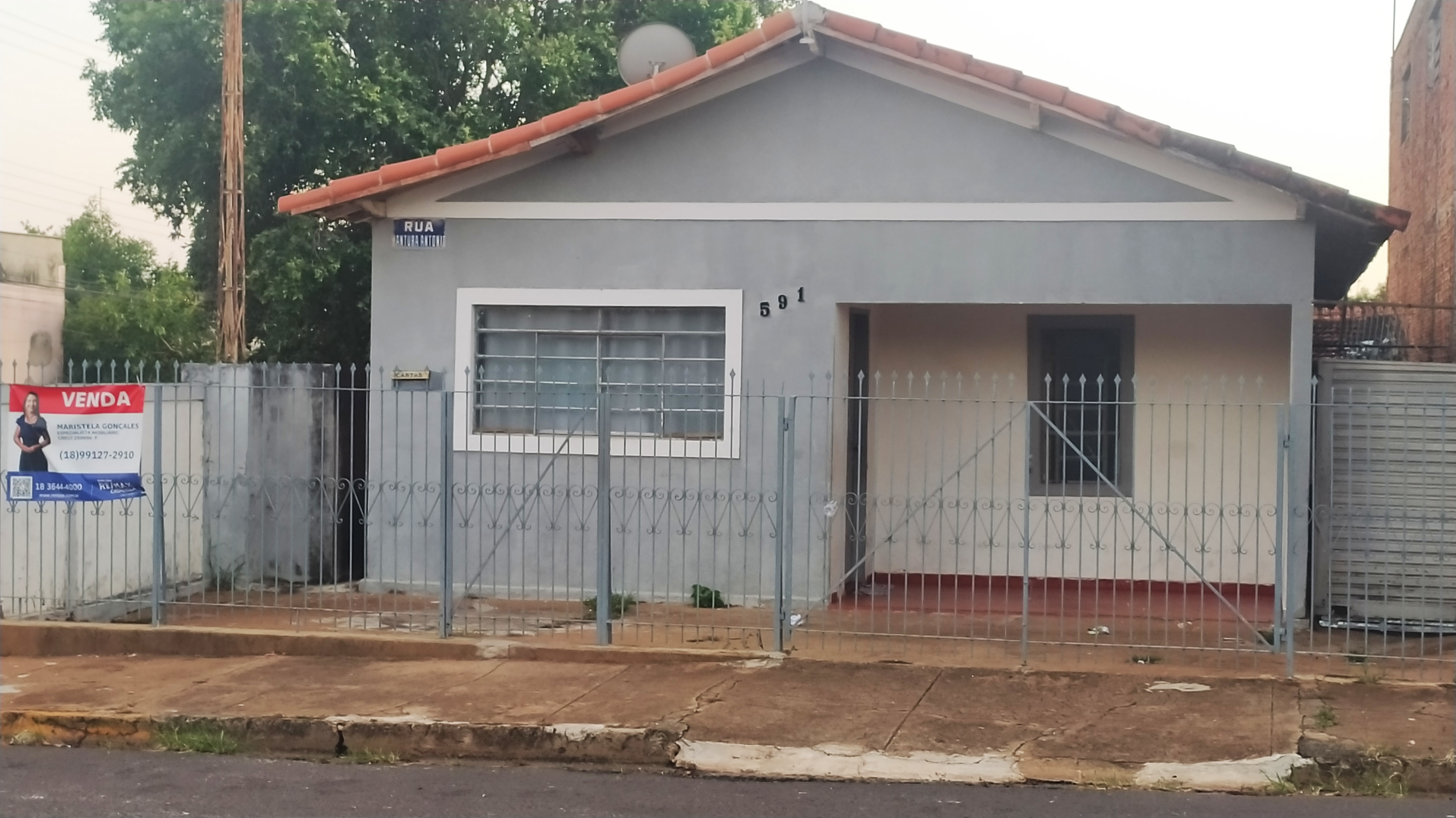 Oportunidade Relâmpago no Jandaia: Casa de Esquina (Terreno Inteiro)